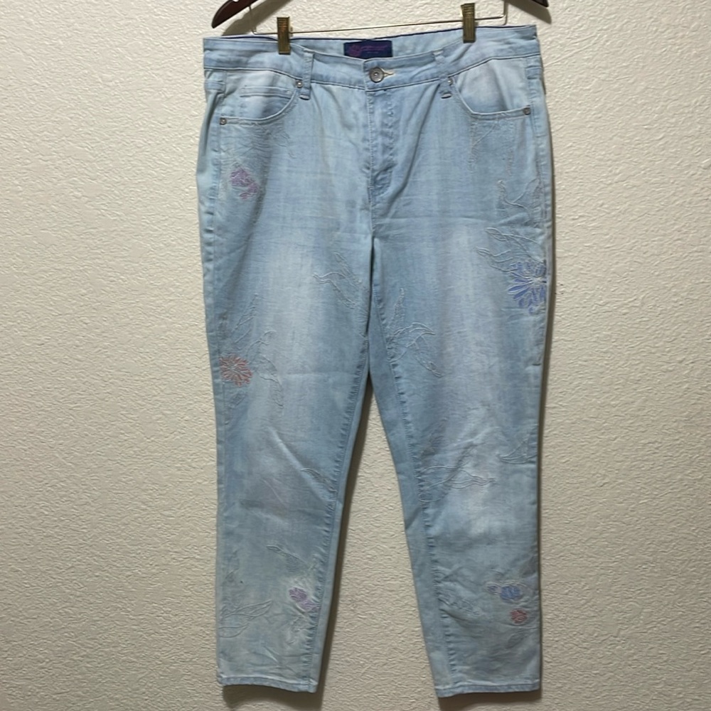 Hydraulic Women's Tribeca Mid Rise Skinny Jeans. Very Good Condition. Size 16.